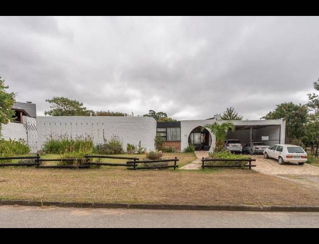 3 BEDROOM HOUSE FOR SALE IN OATLANDS